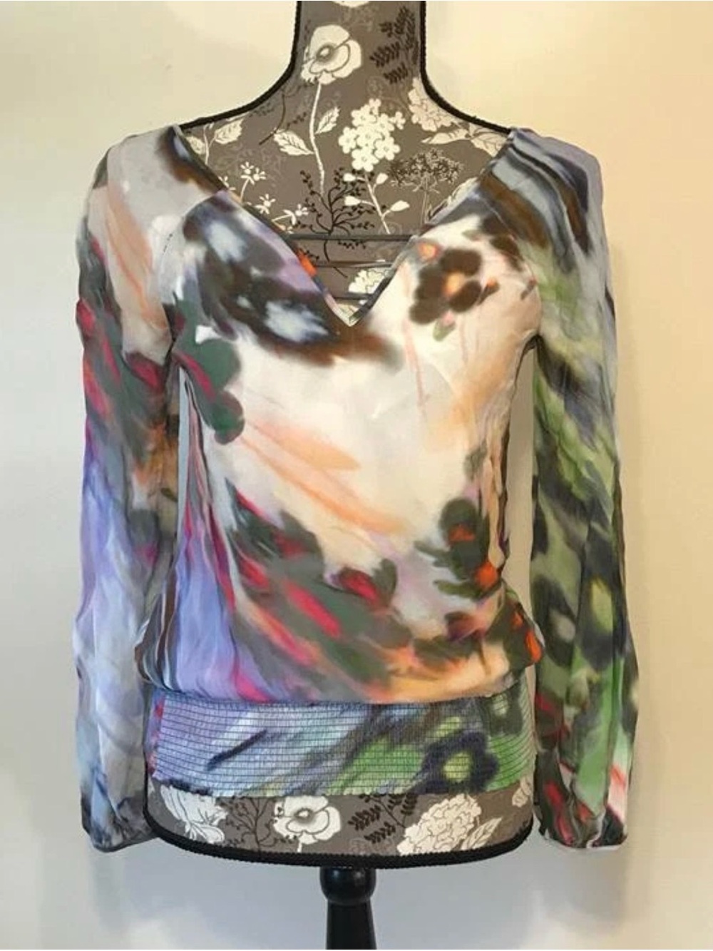 Leifsdottir Watercolor V-Neck Long Sleeve Blouse in Multicolor